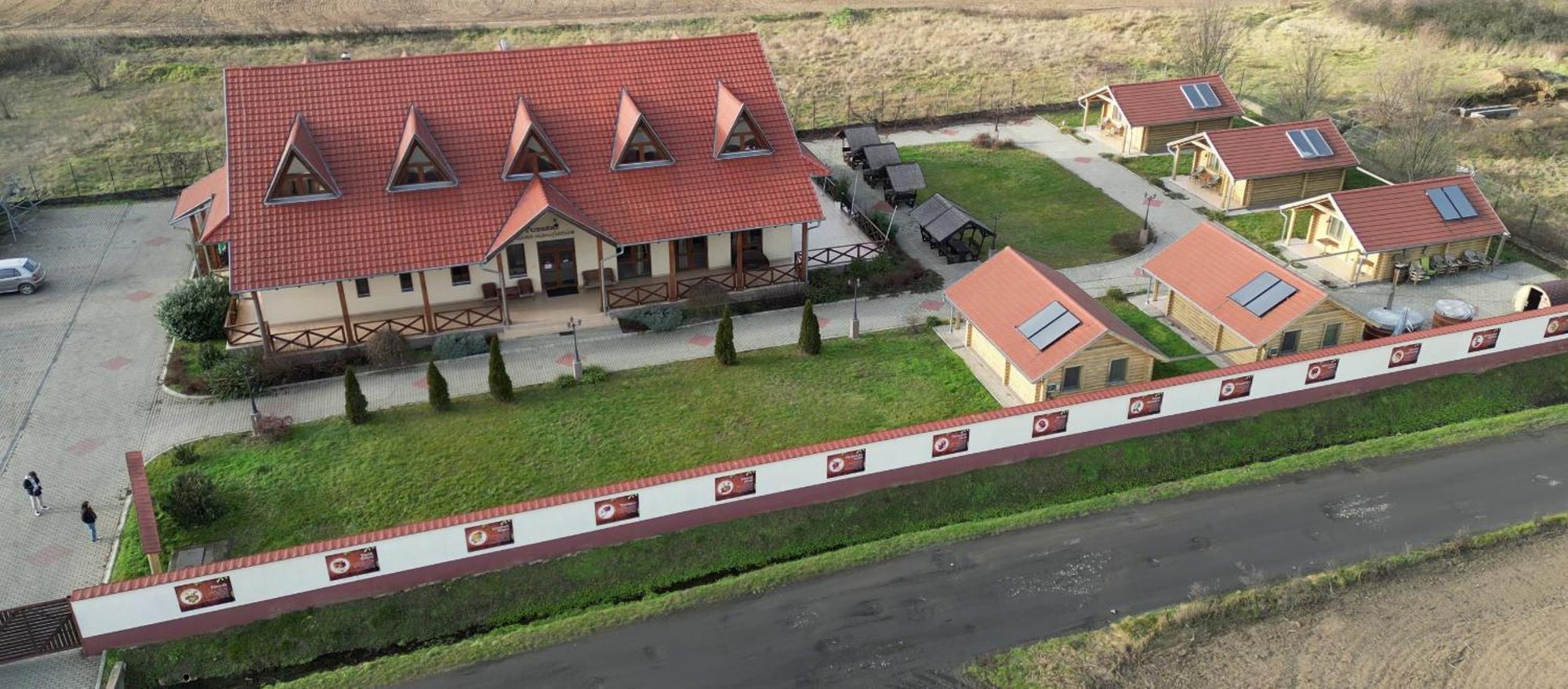 Tuzseri Palinka Tanya Экстерьер фото