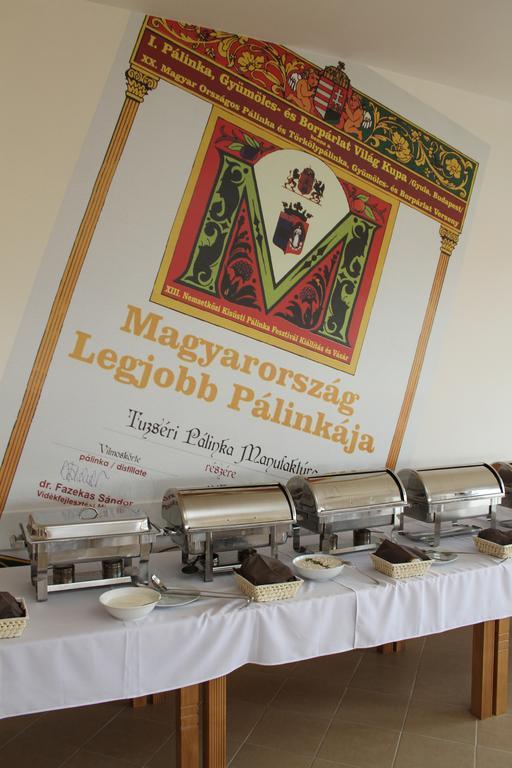 Tuzseri Palinka Tanya Экстерьер фото